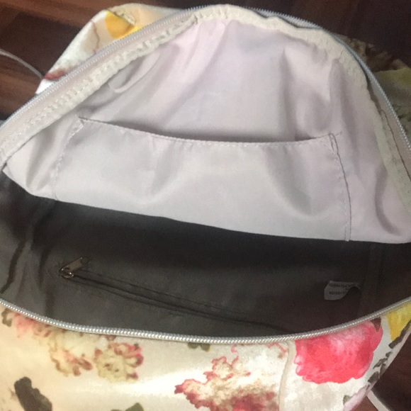 Floral Backpack๐ธ๐บ๐ผ - Picture 2 of 8